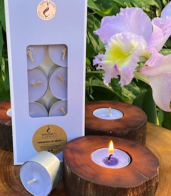 Relaxation oil blend scented tea-light cups burn brightly for eight hours each. Presented in a 10 pack windowed gift-box.