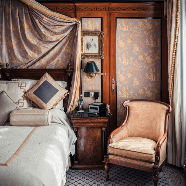 Stylish elegance. Photo by Raphael Nast on Unsplash